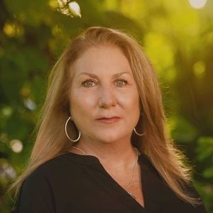 Meet your Posher, Diane